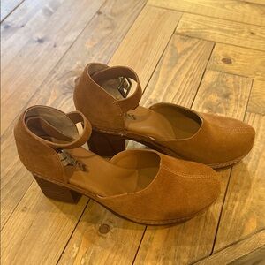 Kork-Ease Tan Suede Block Heel Shoes